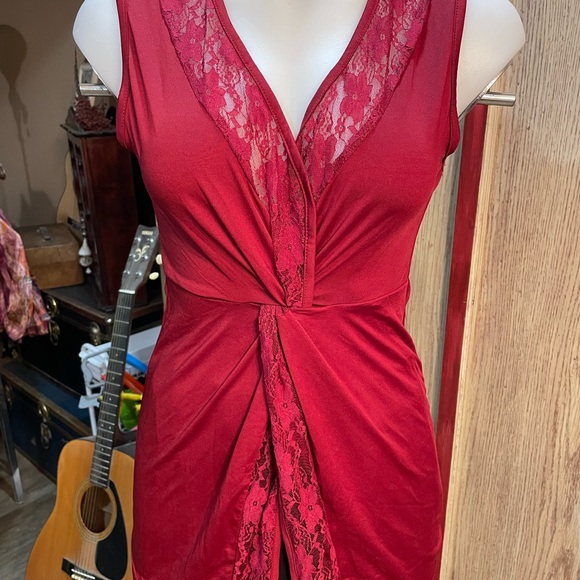 Sleeveless red blouse size 6 nwt - Picture 2 of 8